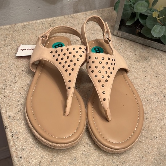 A2 by Aerosoles brand size 8M Velcro closure sandals- NWT - Picture 2 of 6